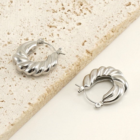 NEW💎Silver Chunky Hoop Earrings*Twisted Earrings - Picture 4 of 4